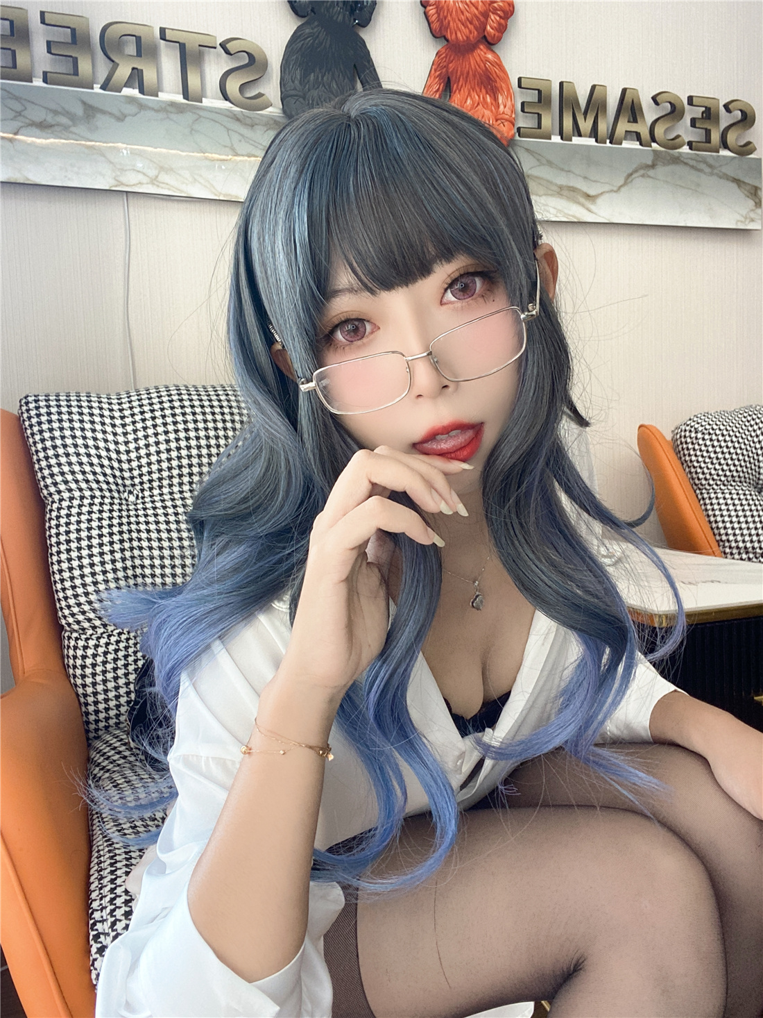 Money冷冷白衬衫裙cos图鉴赏