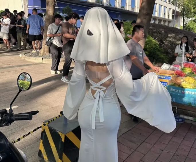 杏子夫人幽灵娘背后视角，杏子夫人cos幽灵娘是哪个动漫