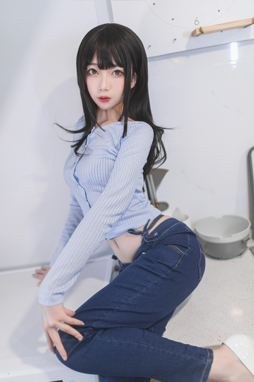 杏仁曲奇吉他妹妹2.0，当人间尤物拿起吉他