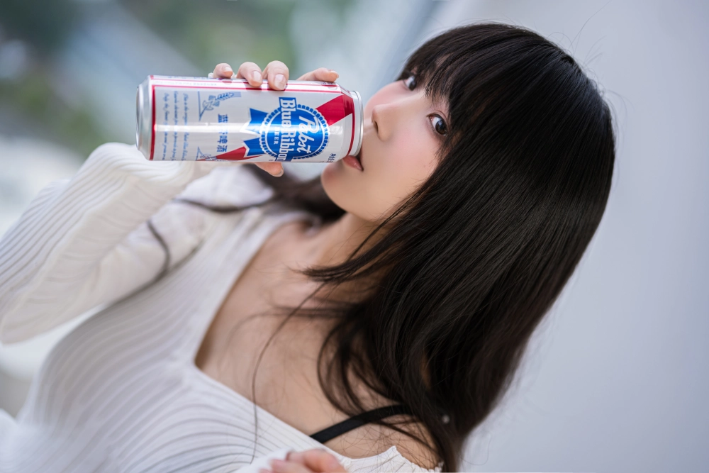 汪知子醉酒图片，一场关于居家微醺的视觉暴击