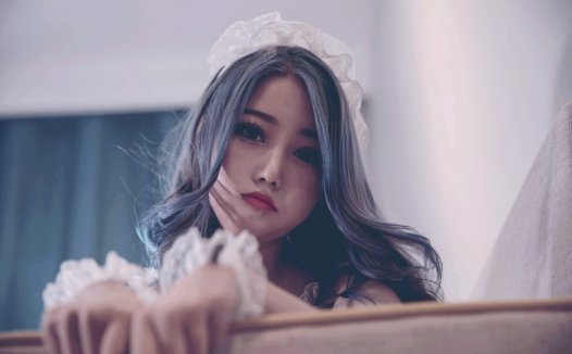 eloise软软毛衣图片？你会被吸引吗