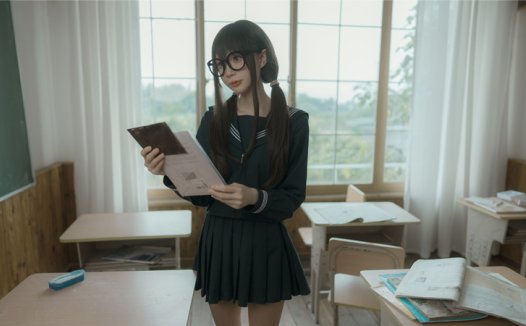 西园寺南歌与班长的游戏cos图片