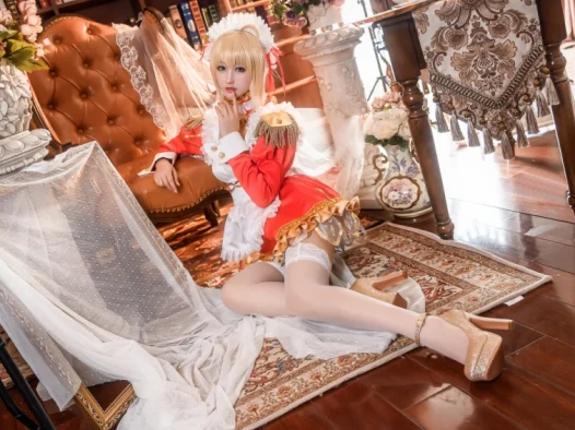 羽生三未尼禄cos作品,威严与性感的融合