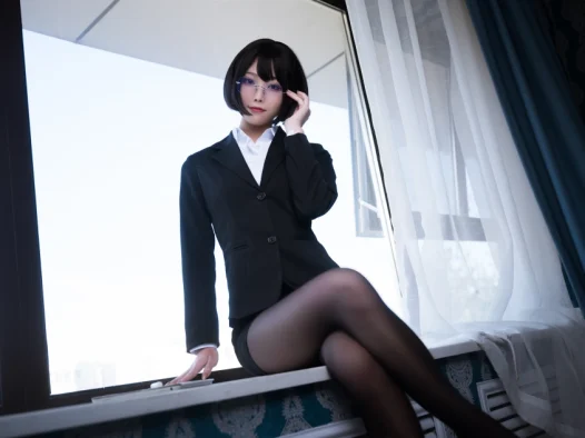 职场穿搭的天花板?汪知子OL作品图,我是真的没法拒绝